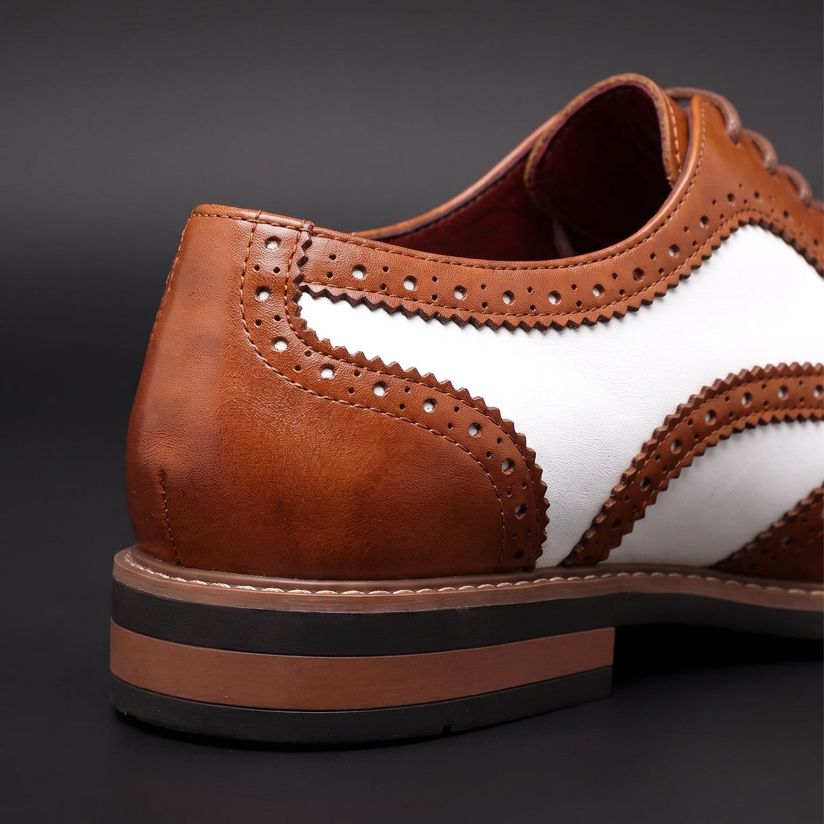 Unisex Brogue Oxford Shoes with Two-Tone Wingtip Trim