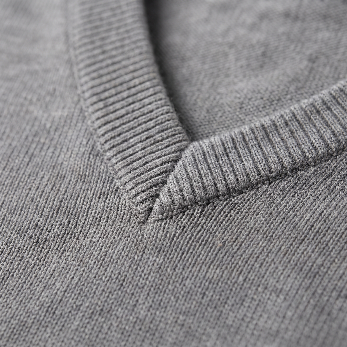 Men's Sweater with Merino Wool V-Neck and Tailored Masculine Fit